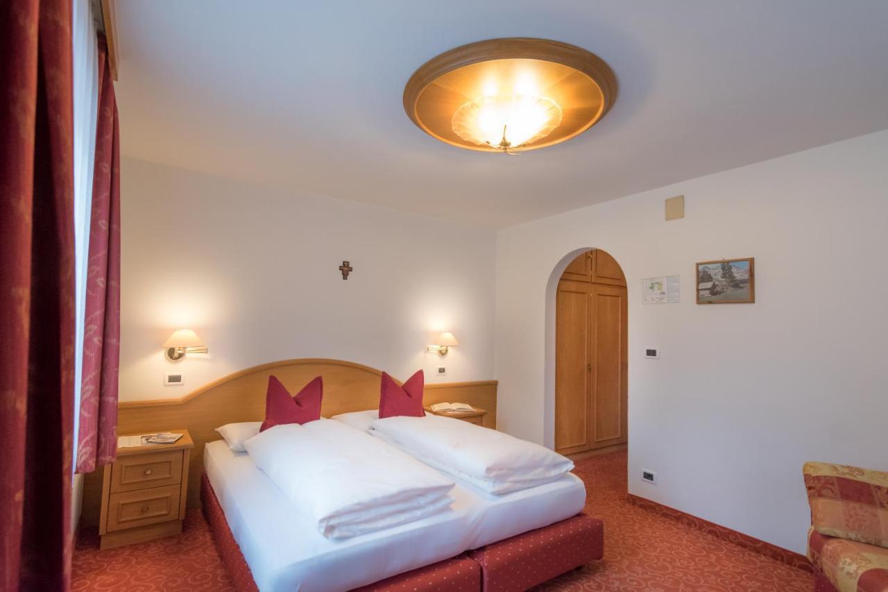 Double or Twin Room with Mountain View,760929821:JPEG